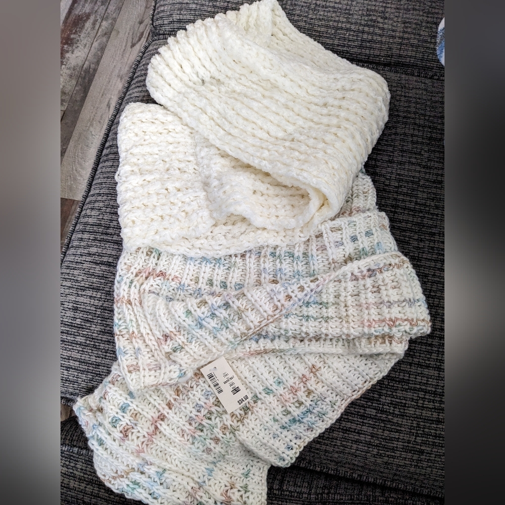 (2) infinity scarves